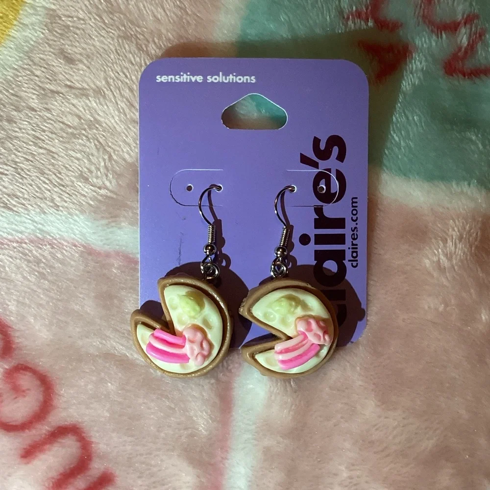 4/$15 💗 NWT Claire’s Novelty Food Cake Earrings